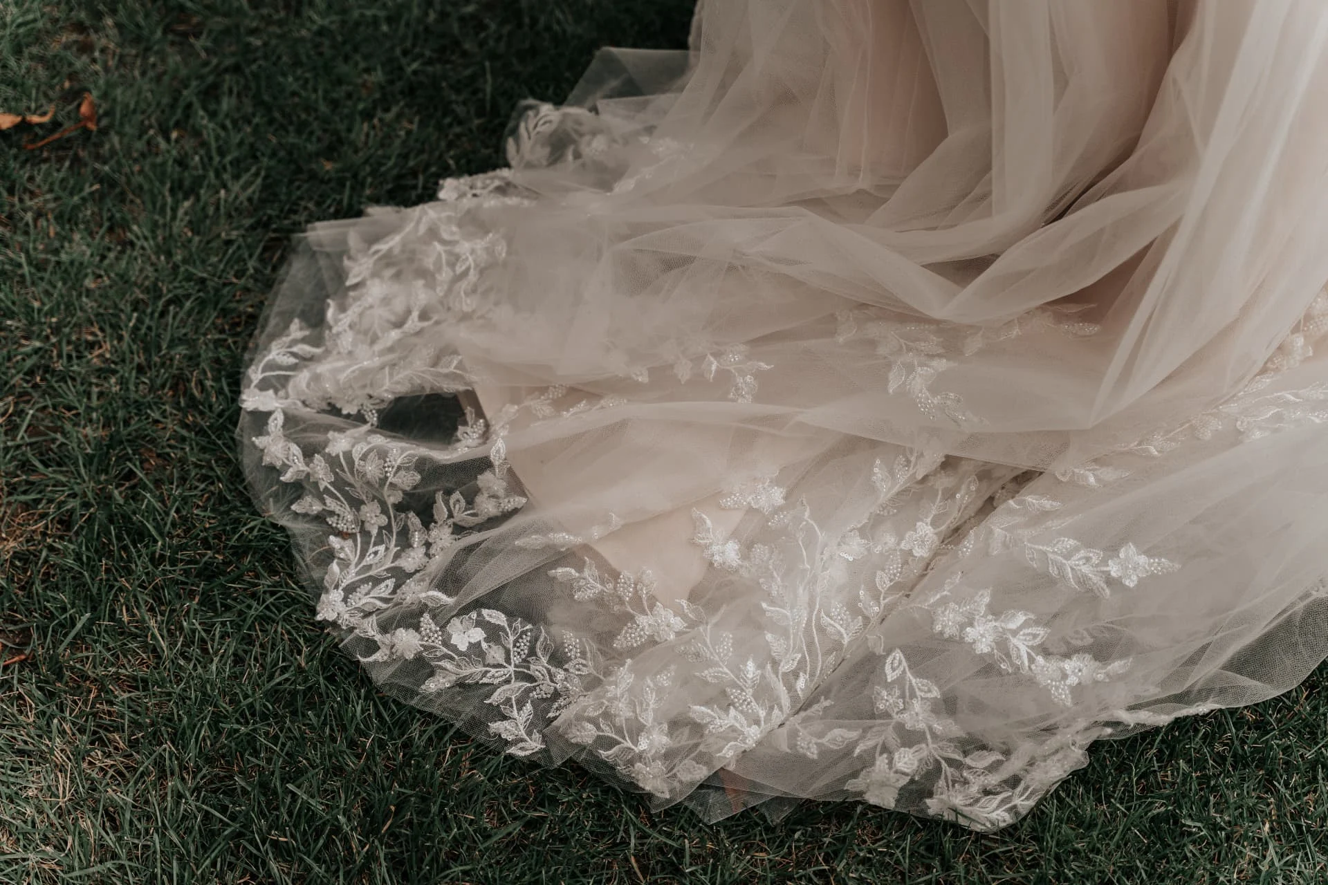 Spitze und Details des Brautkleids